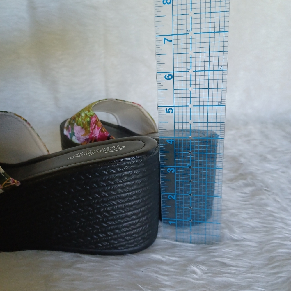 Platform sandals - Picture 3 of 3